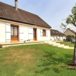 Maison 4 chambres de plain-pied avec terrasse et jardin à Saint Cyr du Ronceray