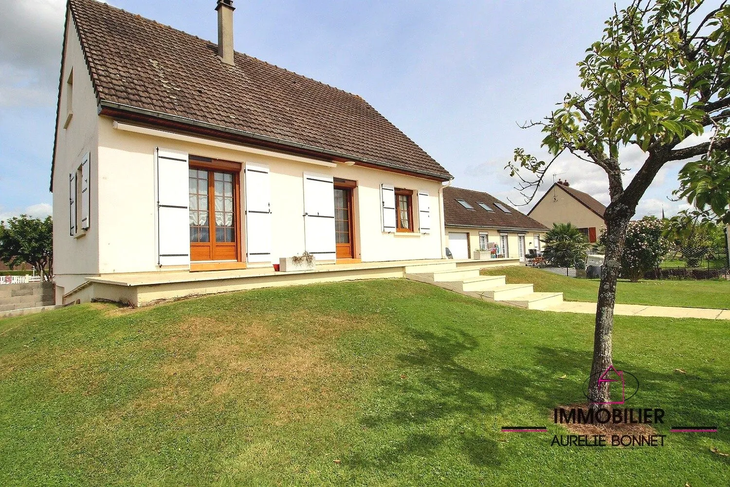 Maison 4 chambres de plain-pied avec terrasse et jardin à Saint Cyr du Ronceray 