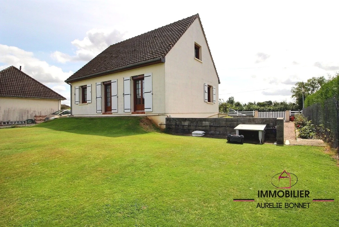 Maison 4 chambres de plain-pied avec terrasse et jardin à Saint Cyr du Ronceray 