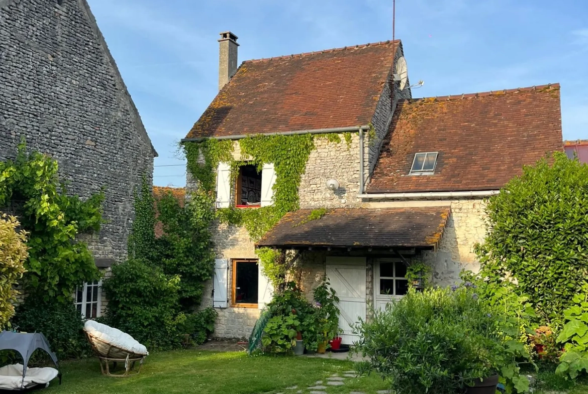 Charmante maison en pierre de 80 m² avec jardin à Argentan 