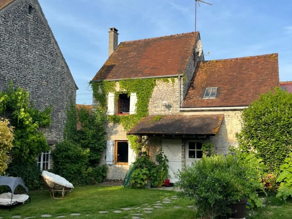 Charmante maison en pierre de 80 m² avec jardin à Argentan