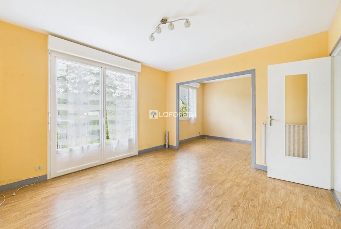 Maison à Edern avec potentiel de rénovation - 3 chambres et sous-sol 