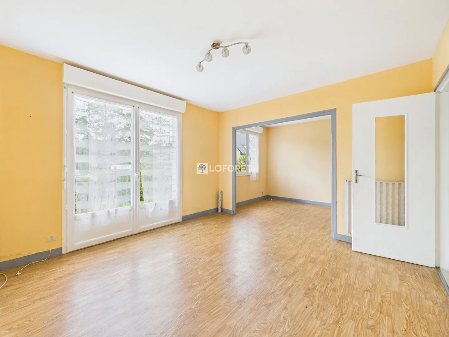 Maison à Edern avec potentiel de rénovation - 3 chambres et sous-sol 