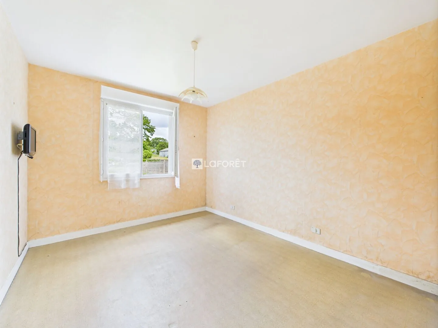 Maison à Edern avec potentiel de rénovation - 3 chambres et sous-sol 