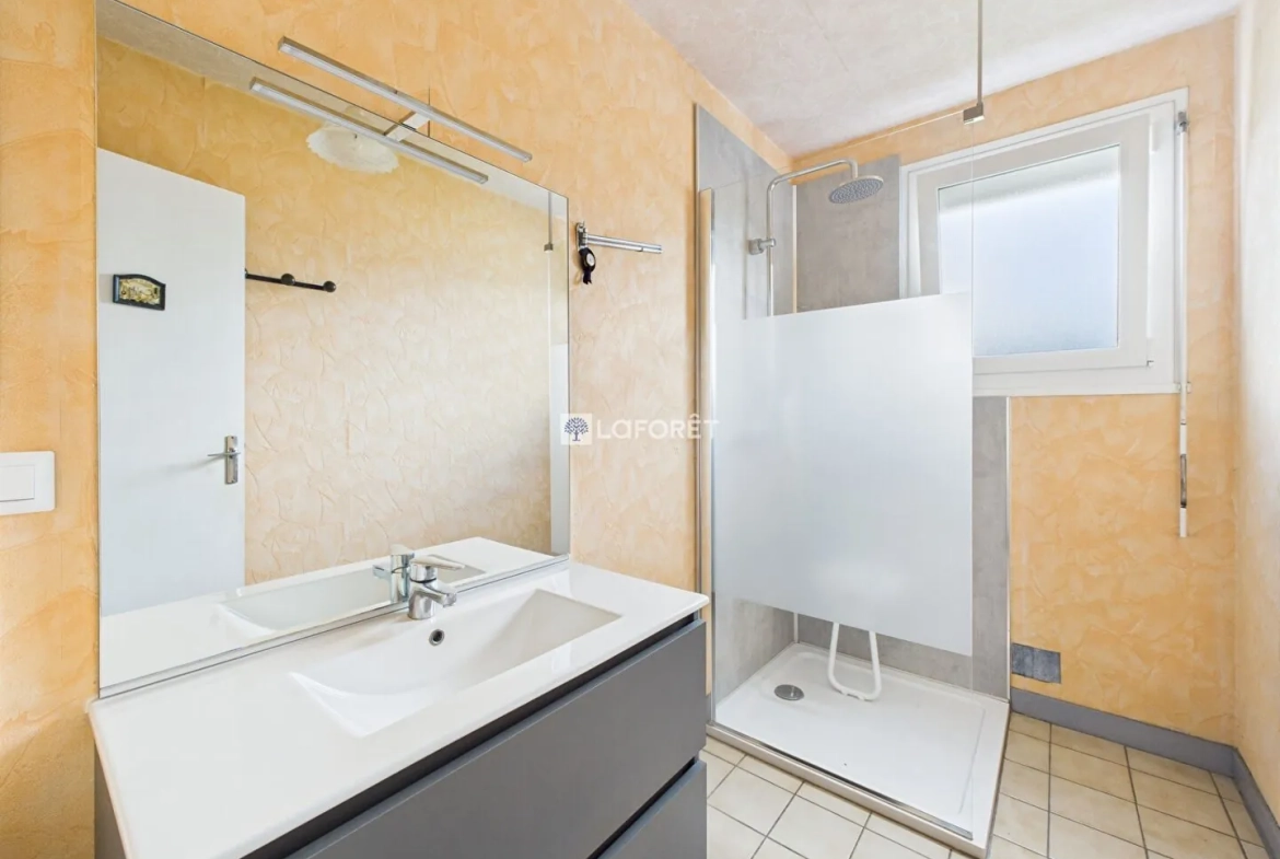 Maison à Edern avec potentiel de rénovation - 3 chambres et sous-sol 