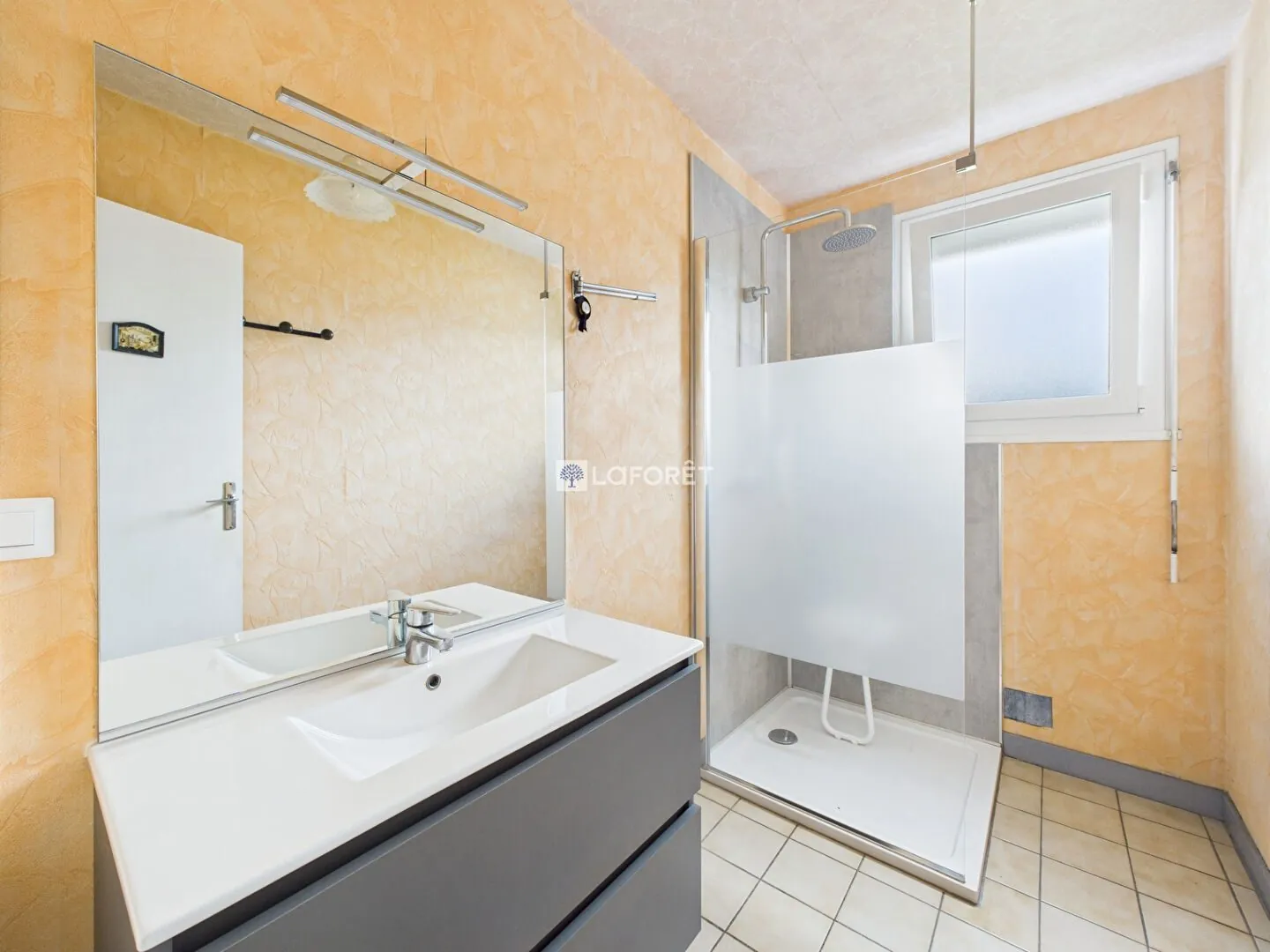 Maison à Edern avec potentiel de rénovation - 3 chambres et sous-sol 