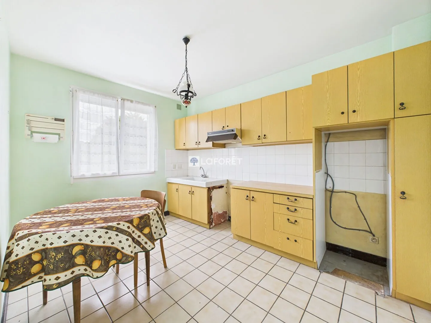 Maison à Edern avec potentiel de rénovation - 3 chambres et sous-sol 