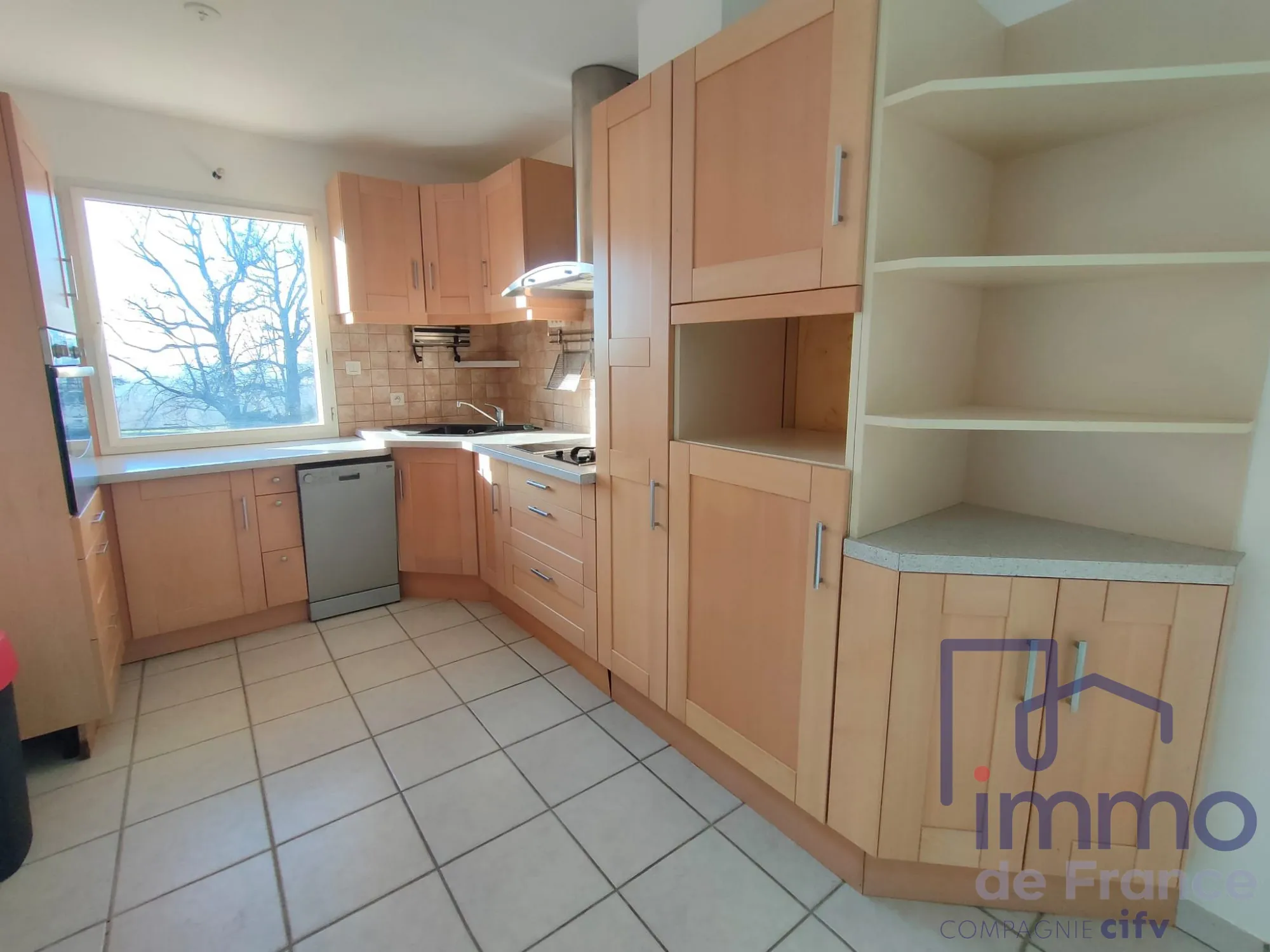 À vendre appartement duplex lumineux à Veauche, 88.65 m² avec 2 chambres et ascenseur 