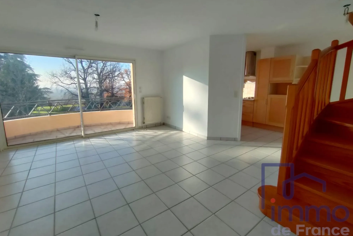 À vendre appartement duplex lumineux à Veauche, 88.65 m² avec 2 chambres et ascenseur 