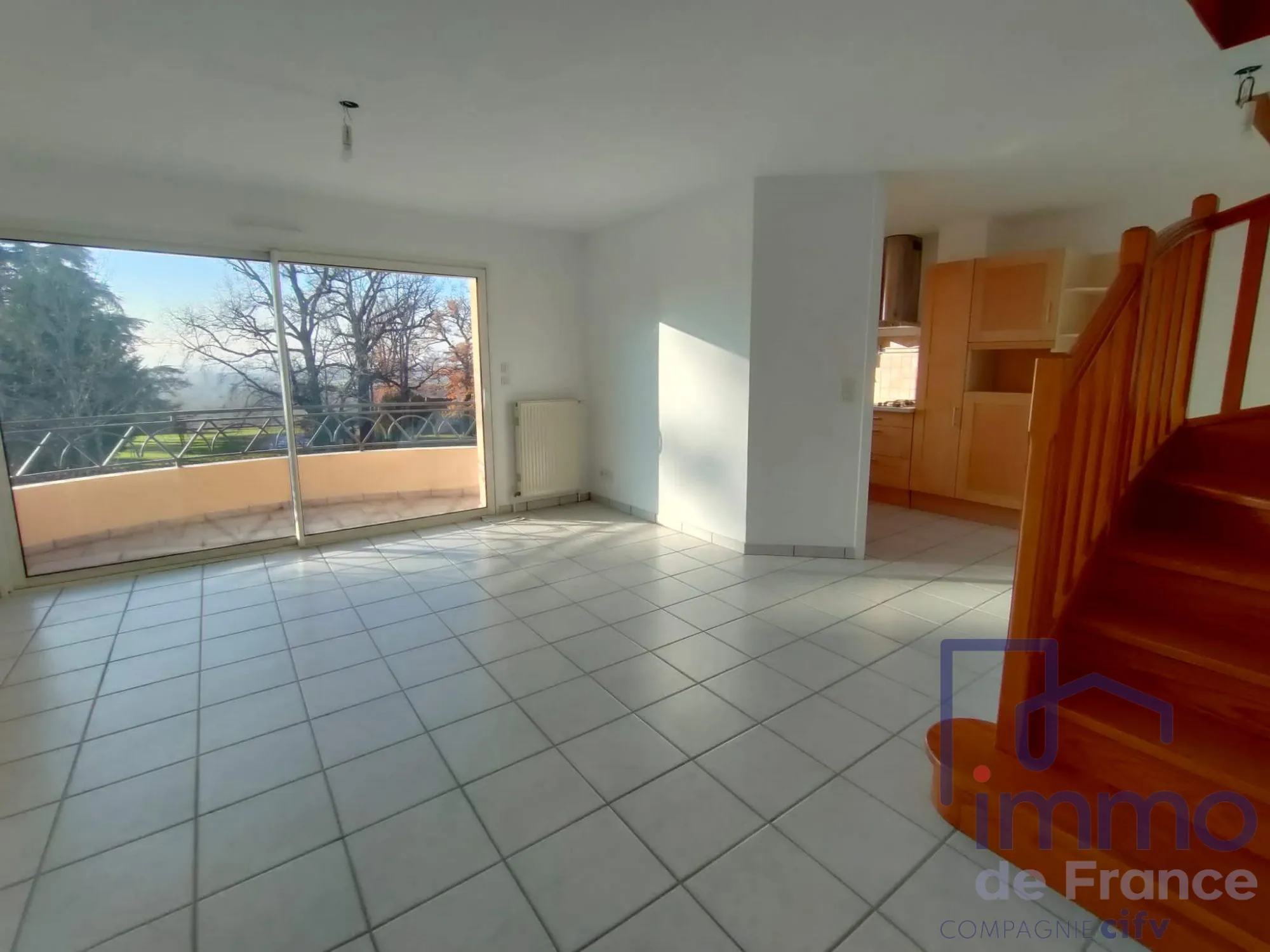 À vendre appartement duplex lumineux à Veauche, 88.65 m² avec 2 chambres et ascenseur 