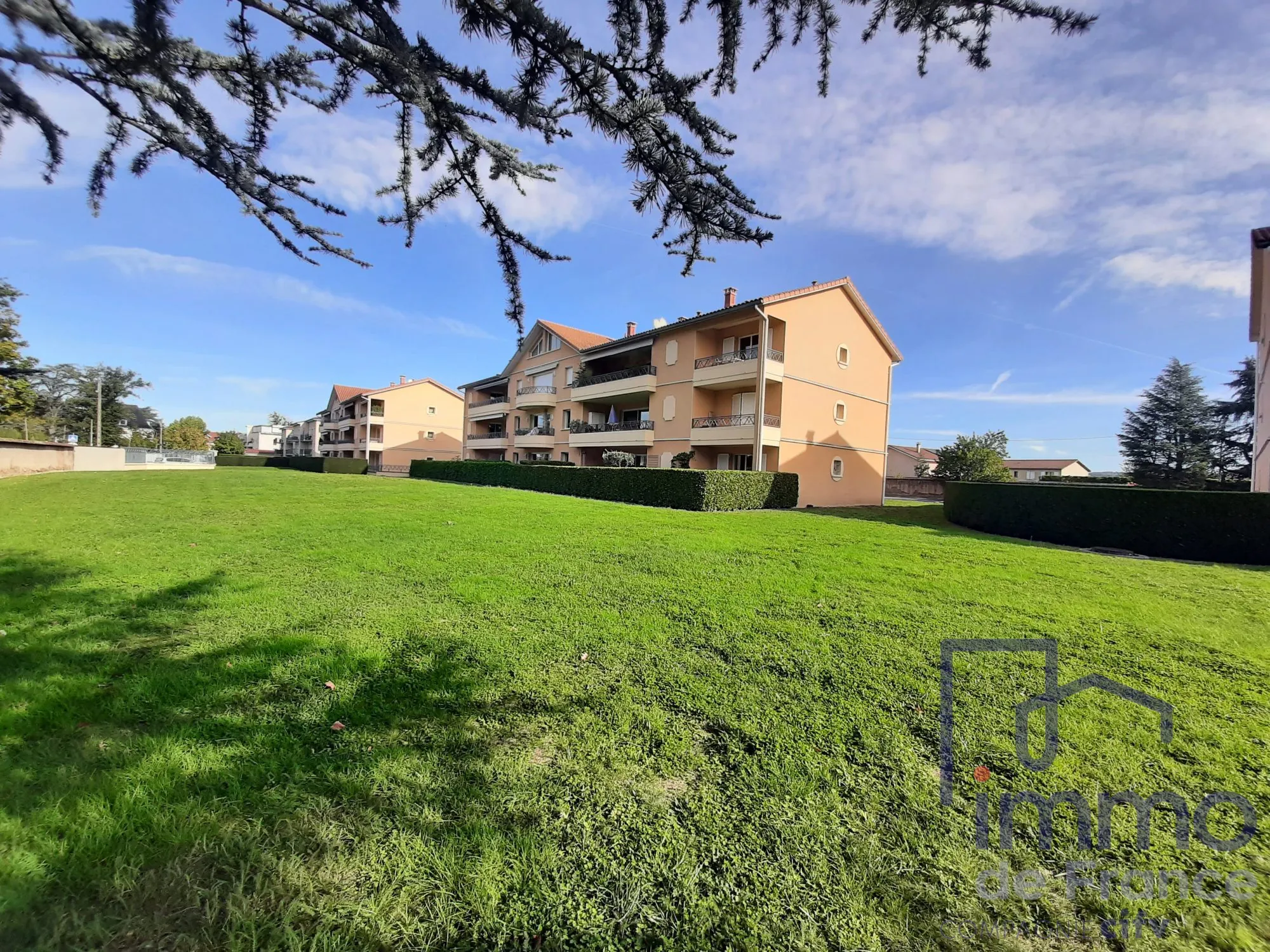 À vendre appartement duplex lumineux à Veauche, 88.65 m² avec 2 chambres et ascenseur 