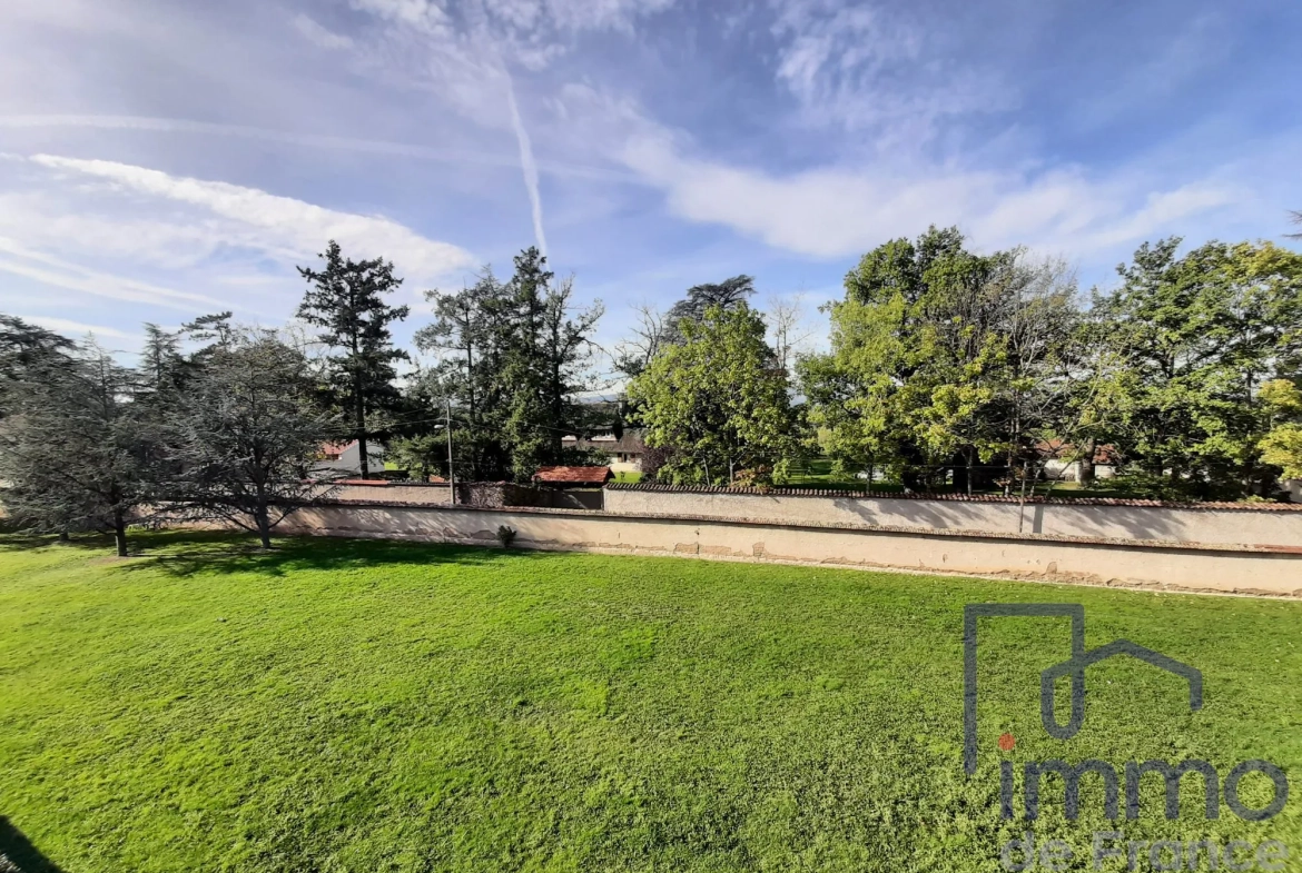 À vendre appartement duplex lumineux à Veauche, 88.65 m² avec 2 chambres et ascenseur 