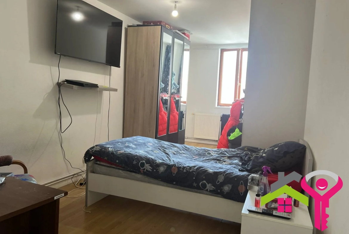 Immeuble de rapport à Douchy-les-Mines avec maison et local commercial à vendre 