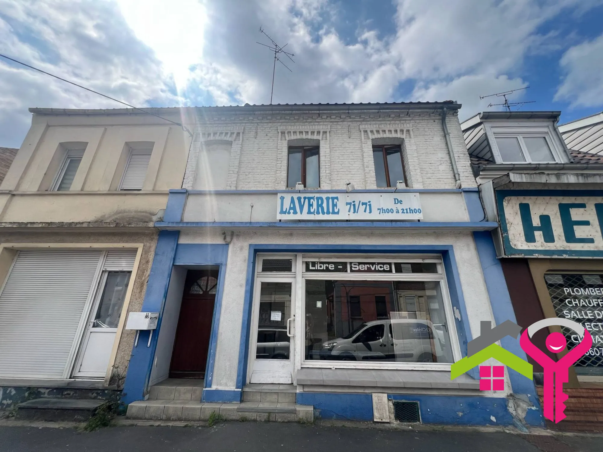 Immeuble de rapport à Douchy-les-Mines avec maison et local commercial à vendre 