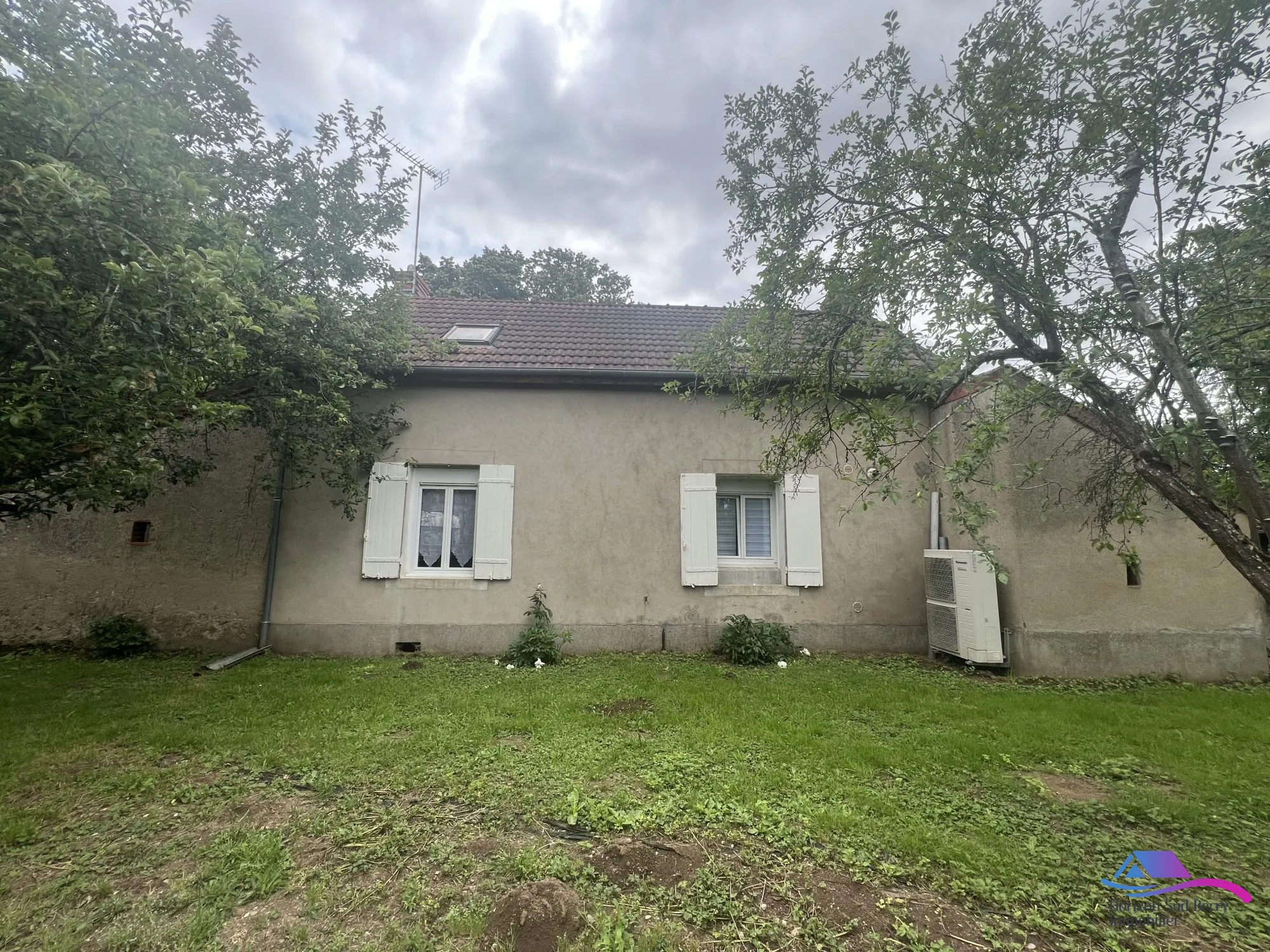 FACACDE ARRIERE Maison rénovée de 74 m² à Châteaumeillant avec grand terrain et dépendance 