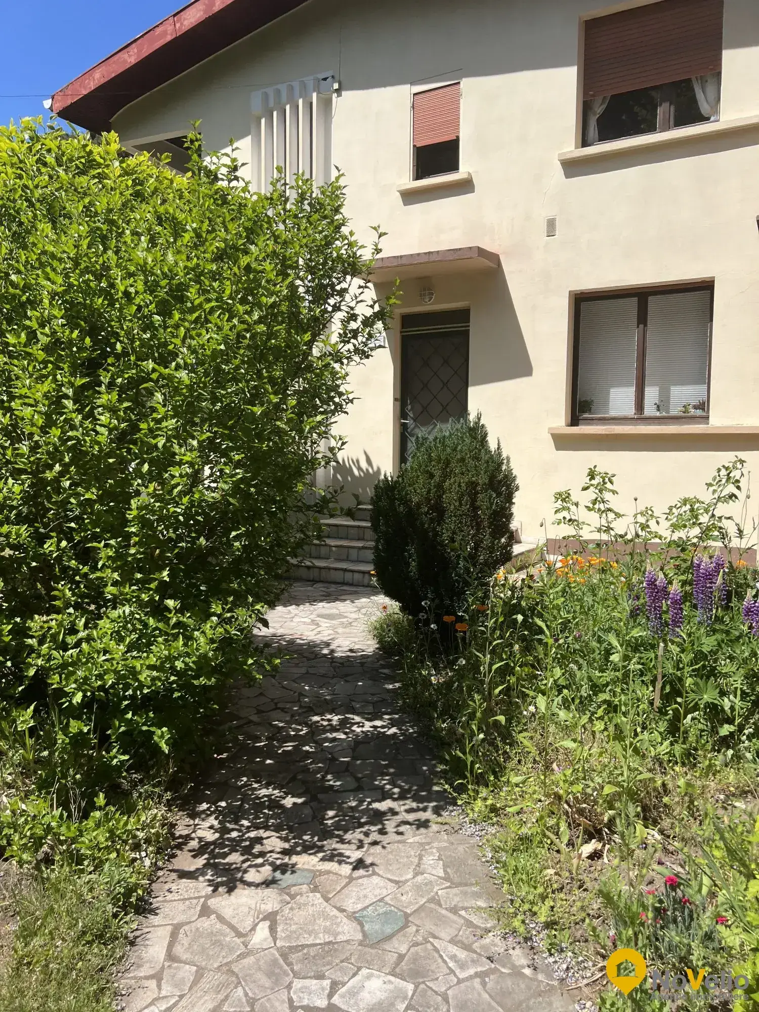 Maison bi-familiale à Oeting avec jardin, terrasse et stationnement proche commodités 