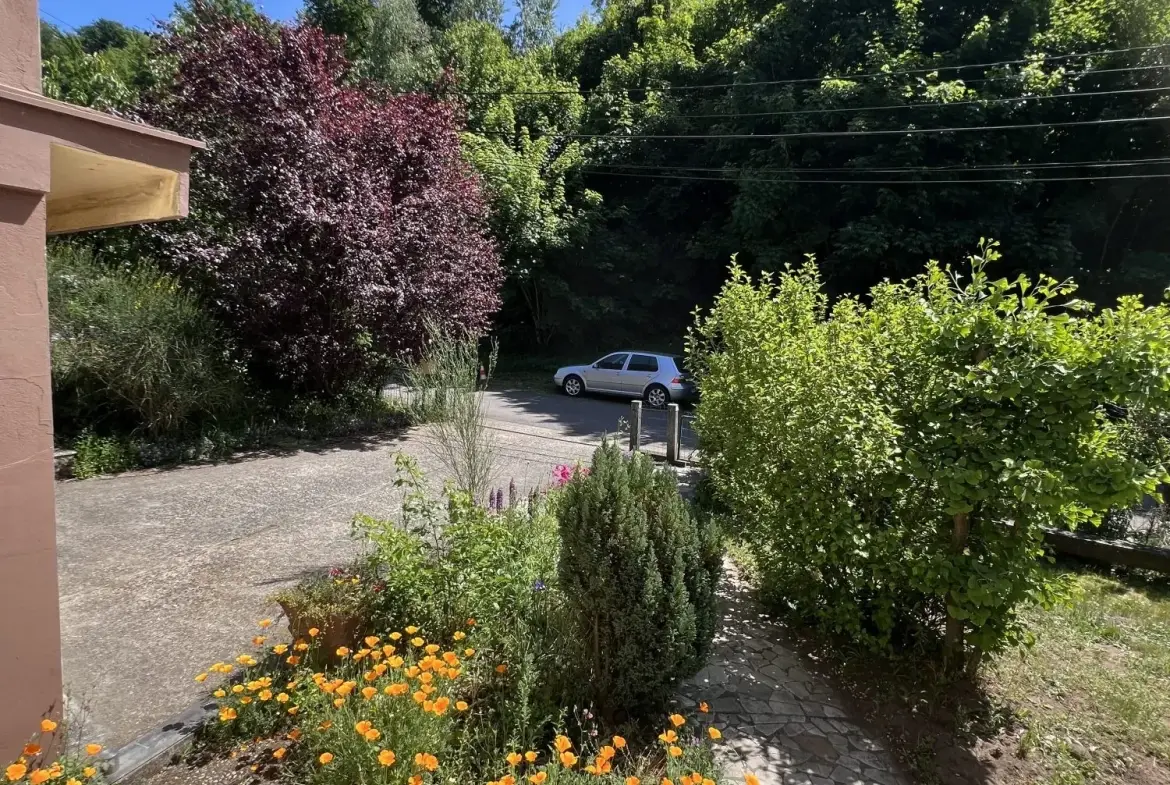 Maison bi-familiale à Oeting avec jardin, terrasse et stationnement proche commodités 