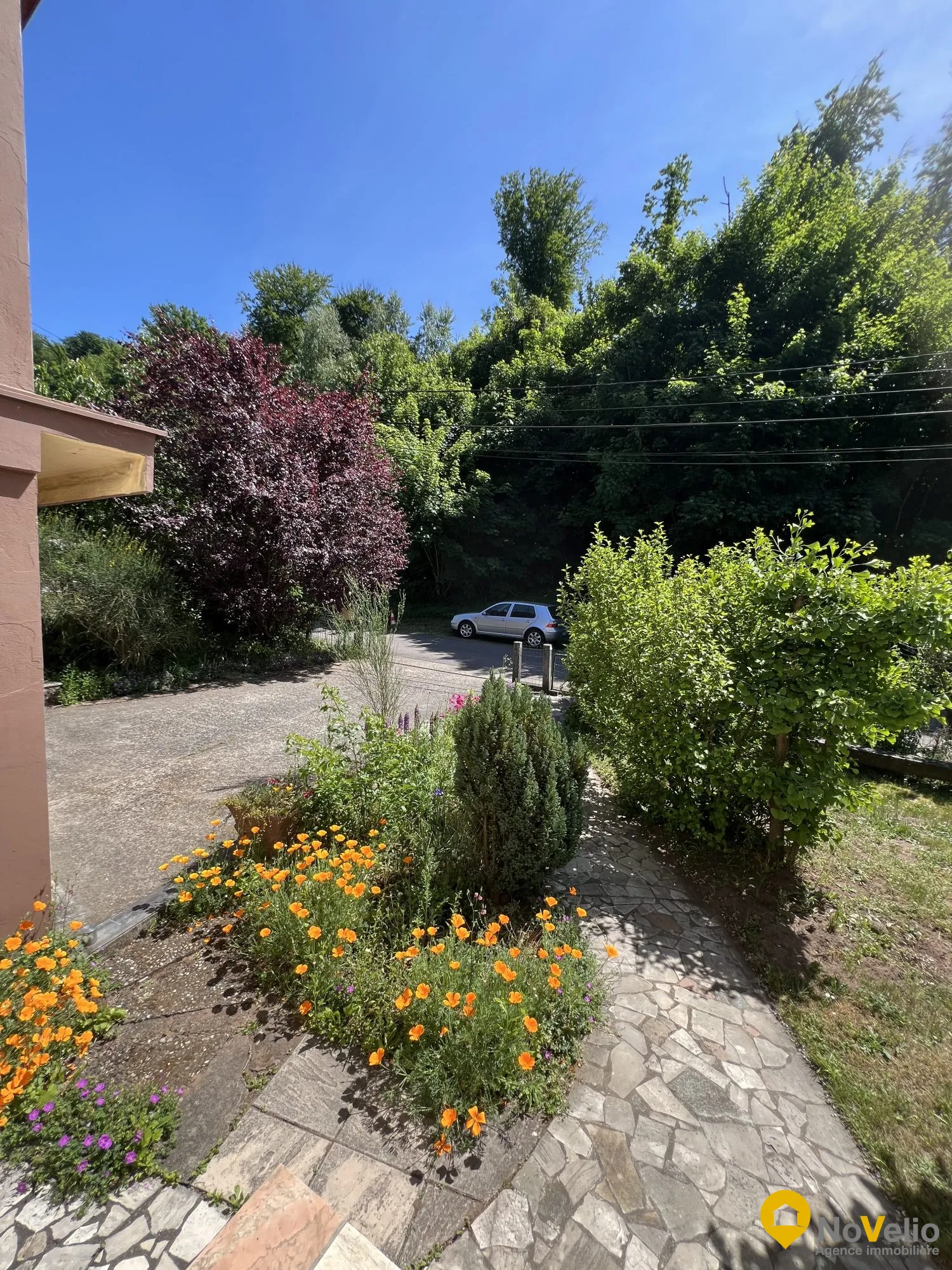 Maison bi-familiale à Oeting avec jardin, terrasse et stationnement proche commodités 