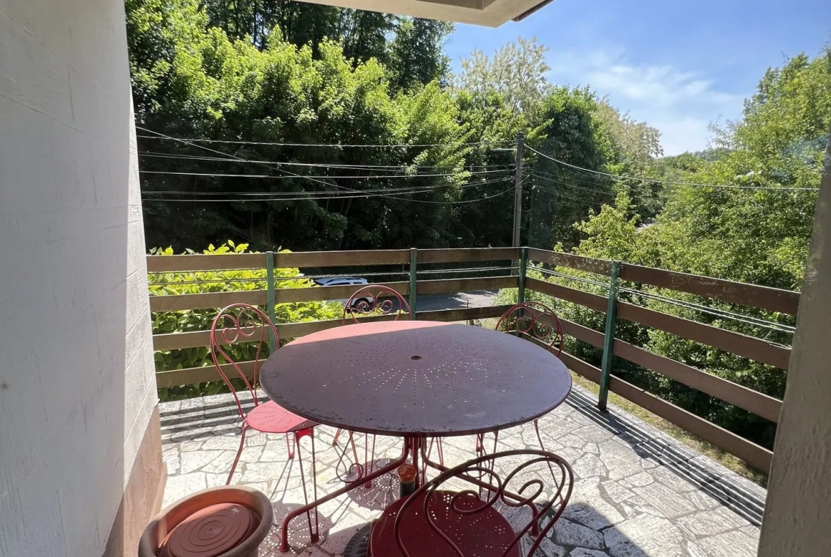 Maison bi-familiale à Oeting avec jardin, terrasse et stationnement proche commodités 