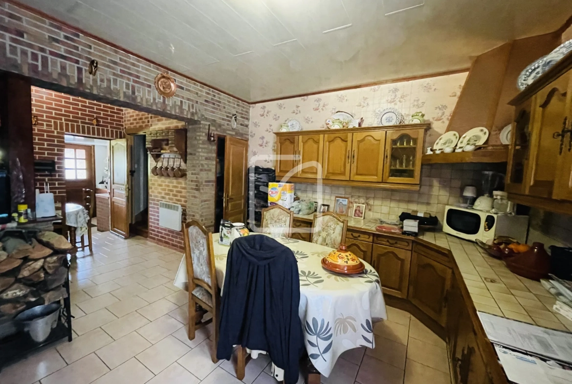 Belle maison familiale à Feignies avec grand terrain et proches commodités 