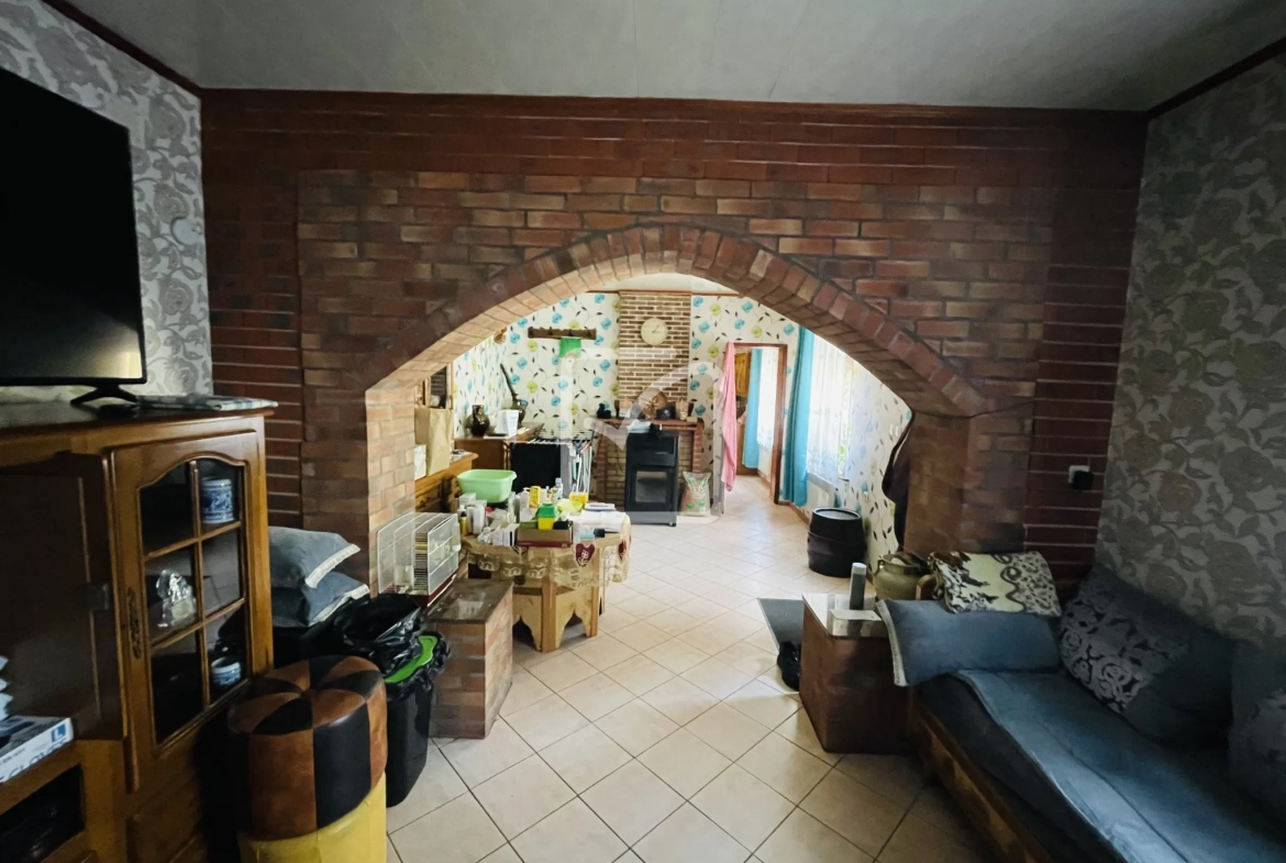 Belle maison familiale à Feignies avec grand terrain et proches commodités 