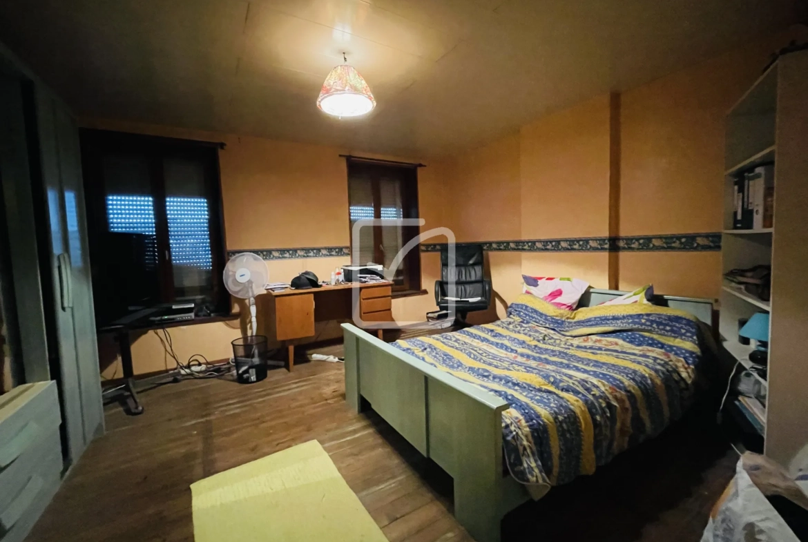 Belle maison familiale à Feignies avec grand terrain et proches commodités 