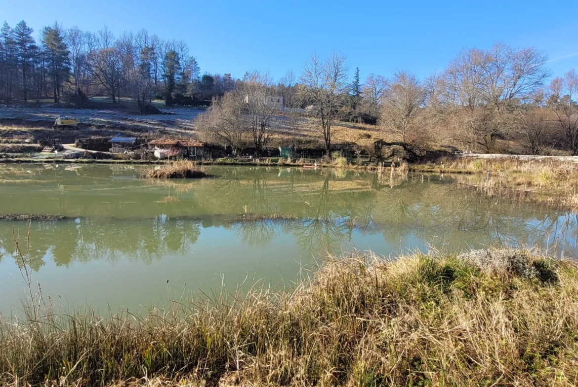 Étang privé de 1,6 ha classé pisciculture à vendre près de Périgueux 