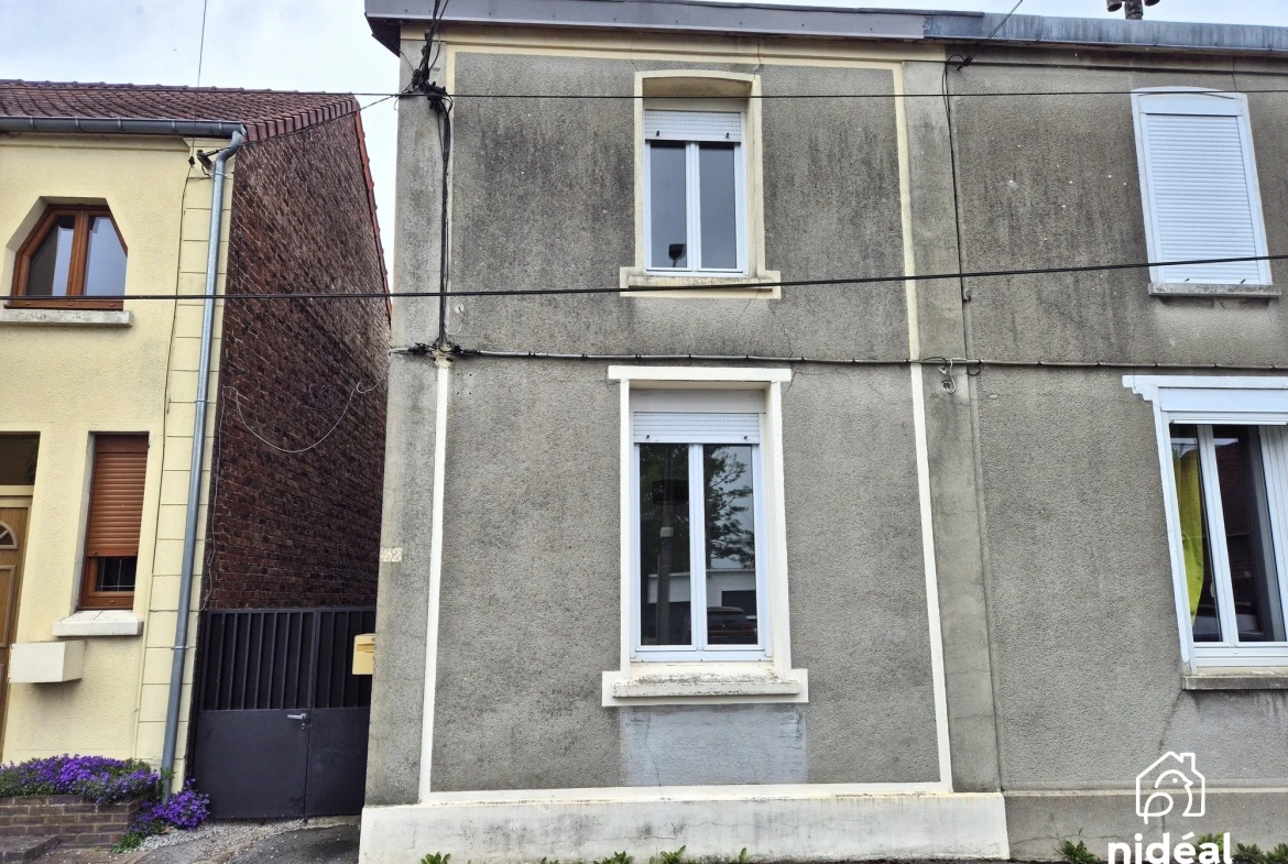 Maison semi-individuelle à vendre à Aulnoye-Aymeries de 62 m² avec terrain clôturé 