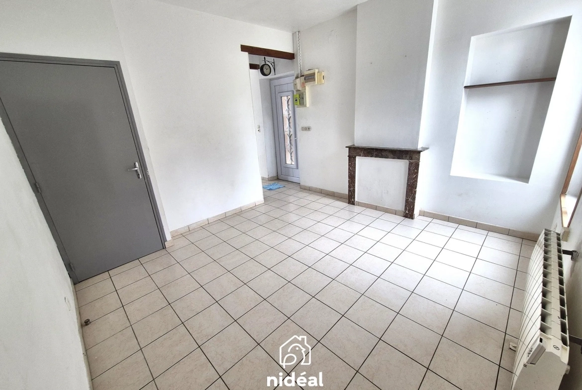 Maison semi-individuelle à vendre à Aulnoye-Aymeries de 62 m² avec terrain clôturé 