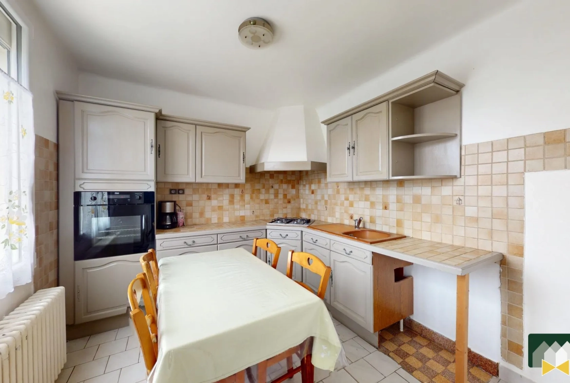 Maison familiale avec sous-sol et garages à Champhol, parfait premier achat 