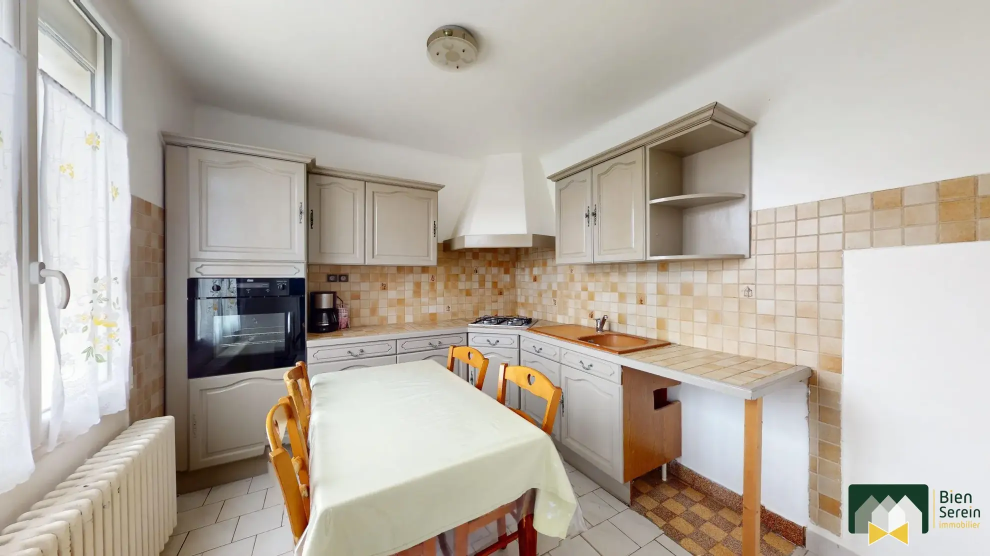 Maison familiale avec sous-sol et garages à Champhol, parfait premier achat 