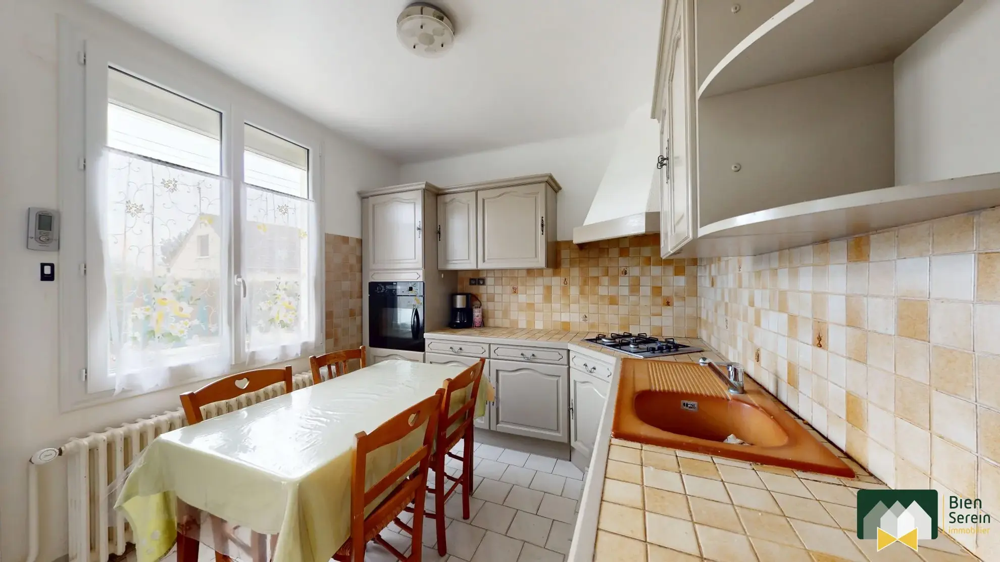 Maison familiale avec sous-sol et garages à Champhol, parfait premier achat 