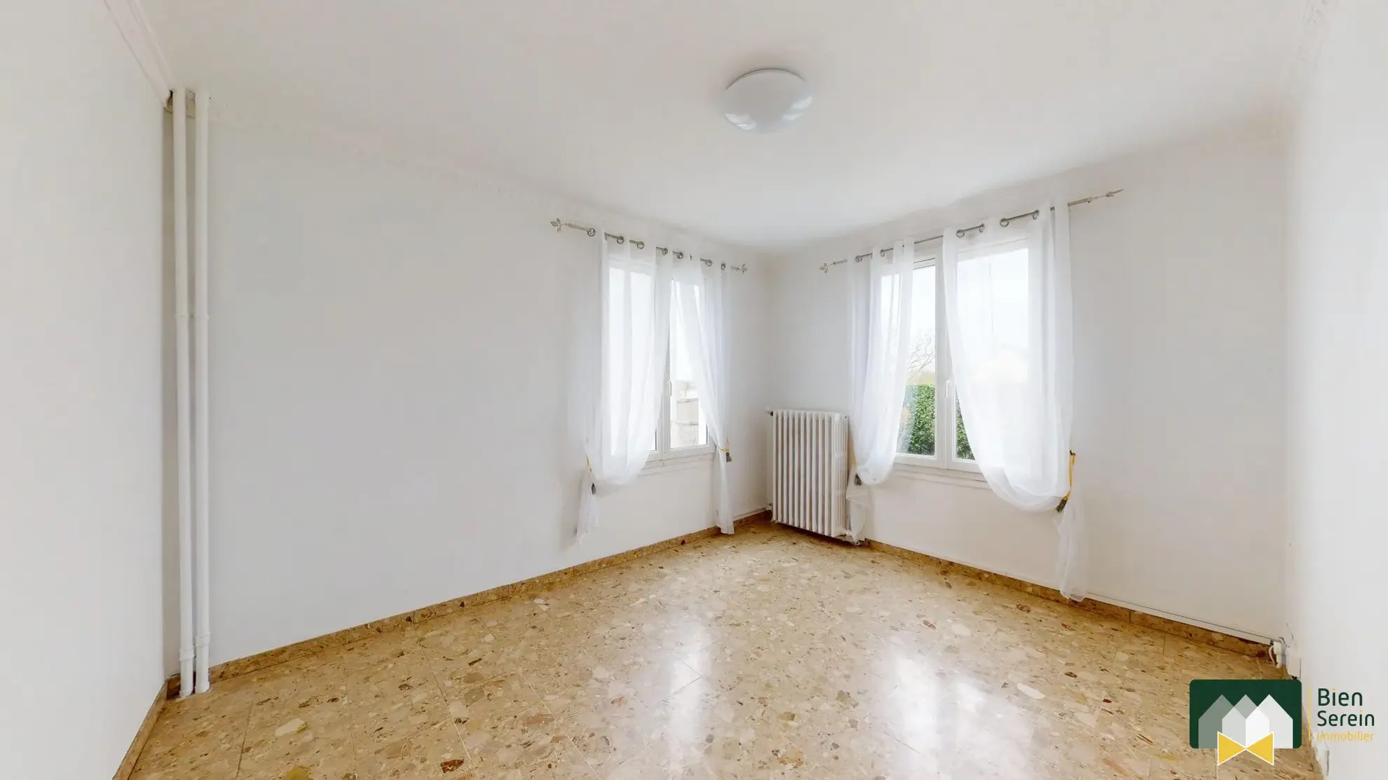 Maison familiale avec sous-sol et garages à Champhol, parfait premier achat 