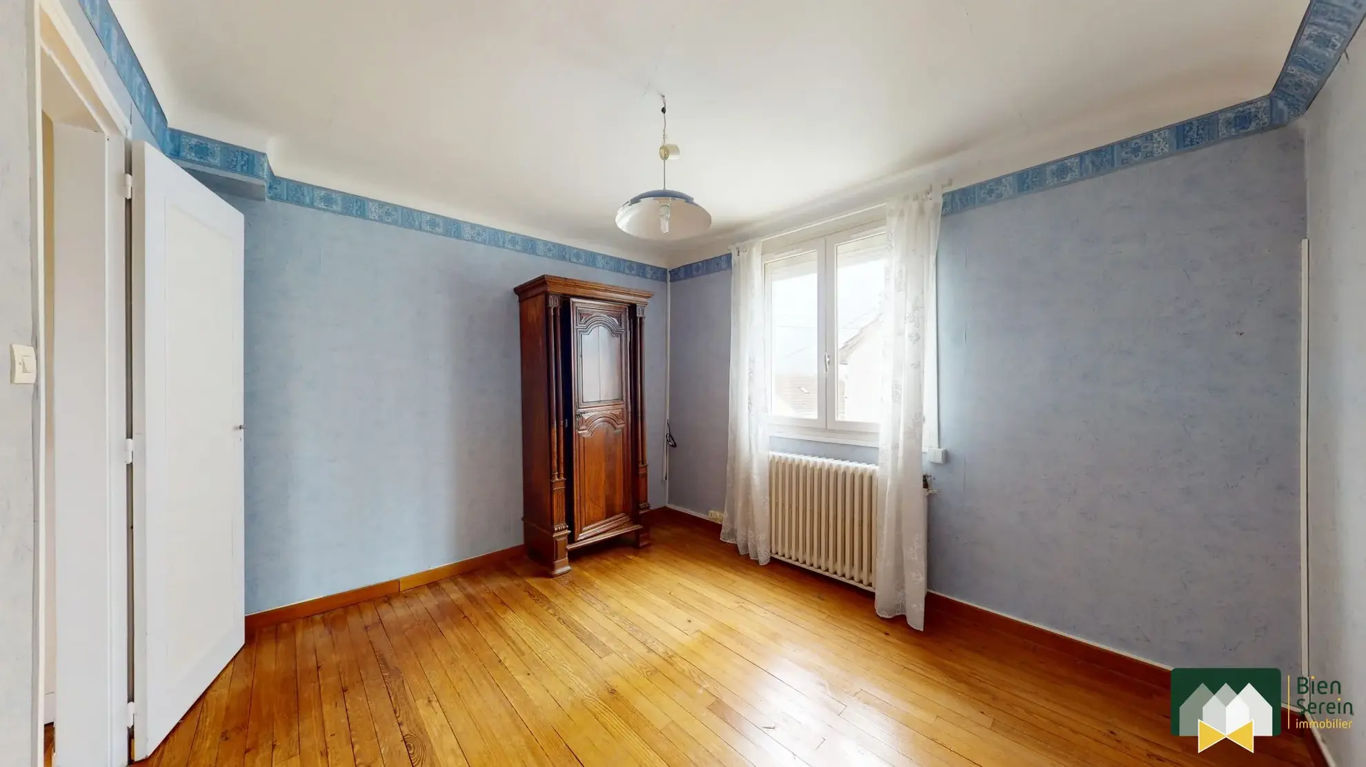 Maison familiale avec sous-sol et garages à Champhol, parfait premier achat 