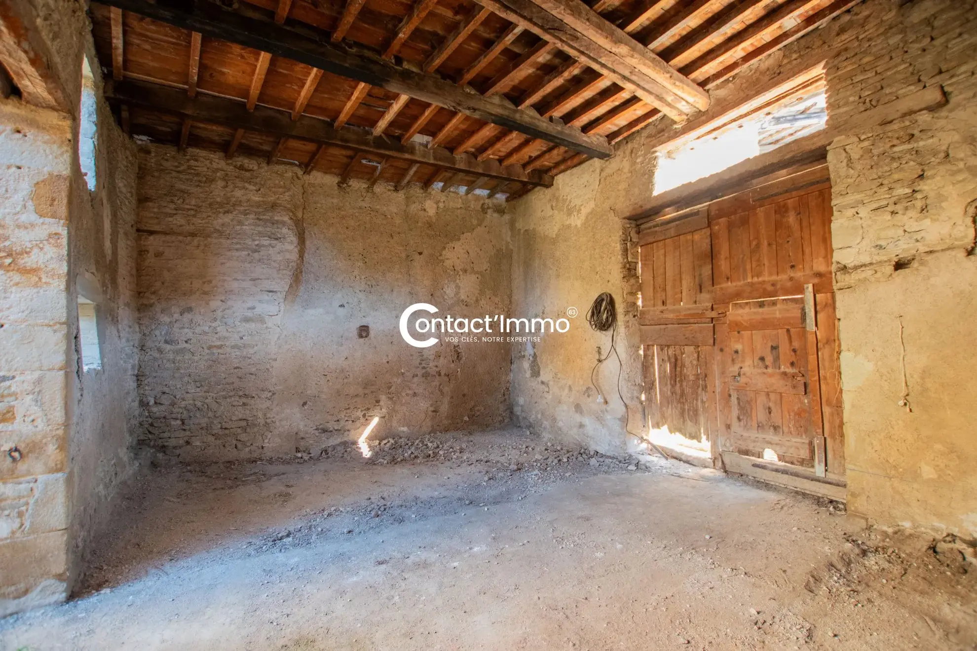 Grange viabilisée à transformer en maison à Billom - Potentiel 90m² 