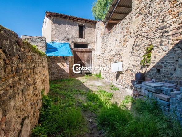 Grange viabilisée à transformer en maison à Billom - Potentiel 90m²