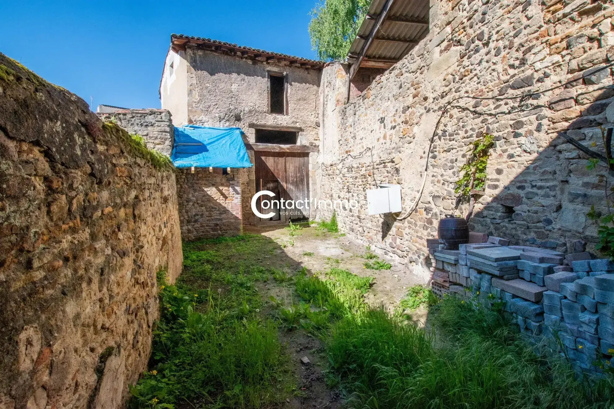 Grange viabilisée à transformer en maison à Billom - Potentiel 90m² 