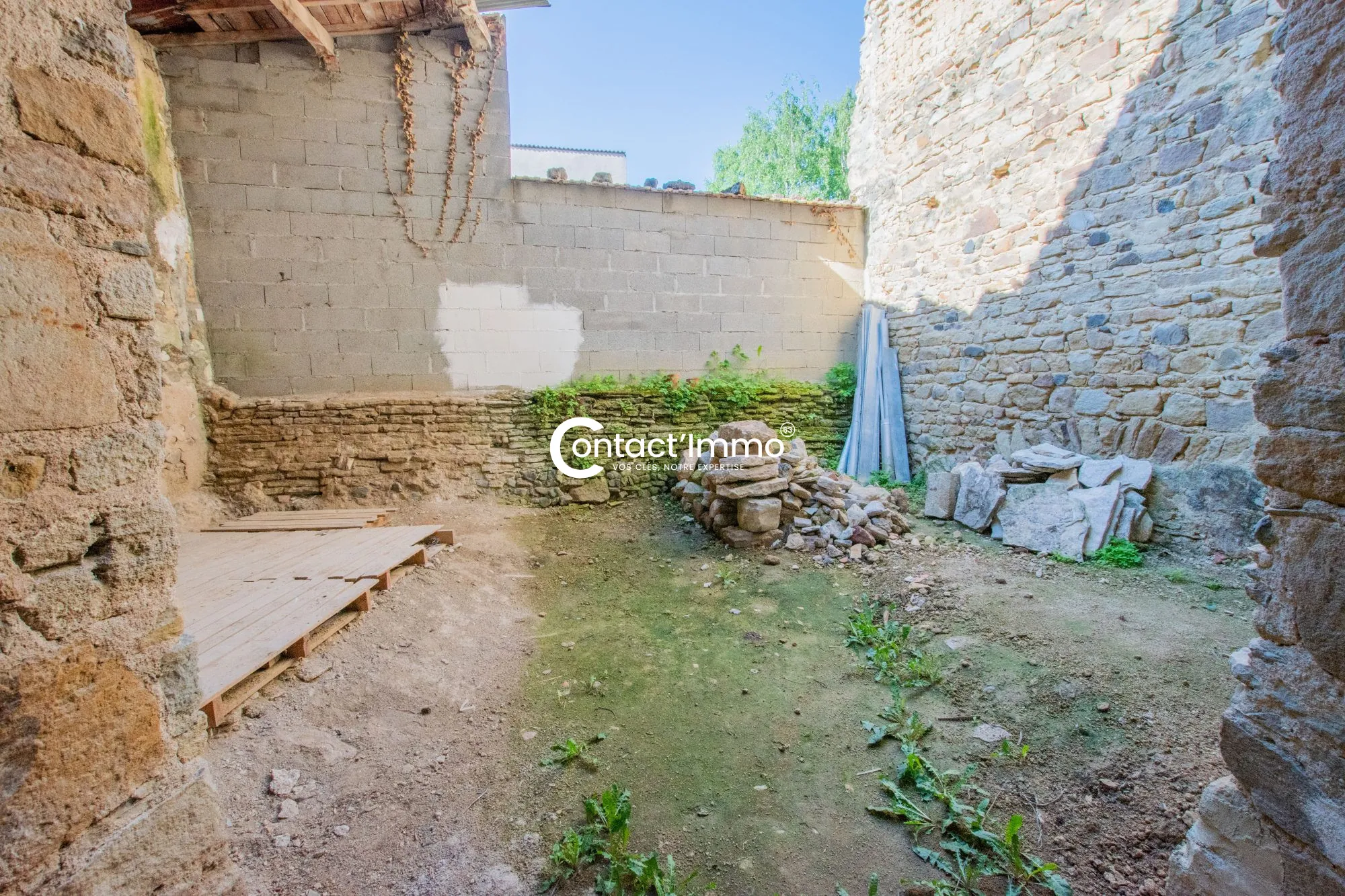 Grange viabilisée à transformer en maison à Billom - Potentiel 90m² 