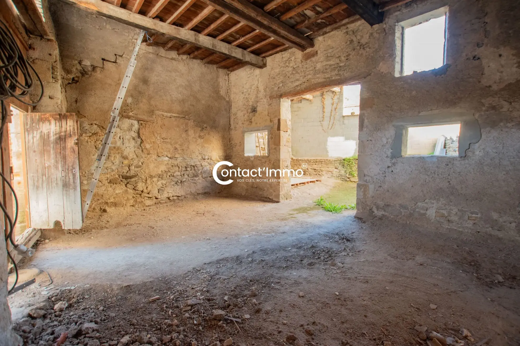 Grange viabilisée à transformer en maison à Billom - Potentiel 90m² 