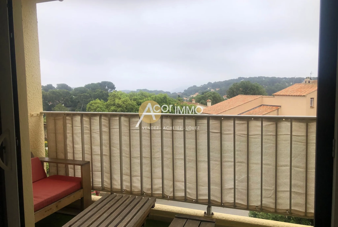 Appartement lumineux avec vue mer à La Seyne-sur-Mer, dernier étage, terrasse, parking et cave 