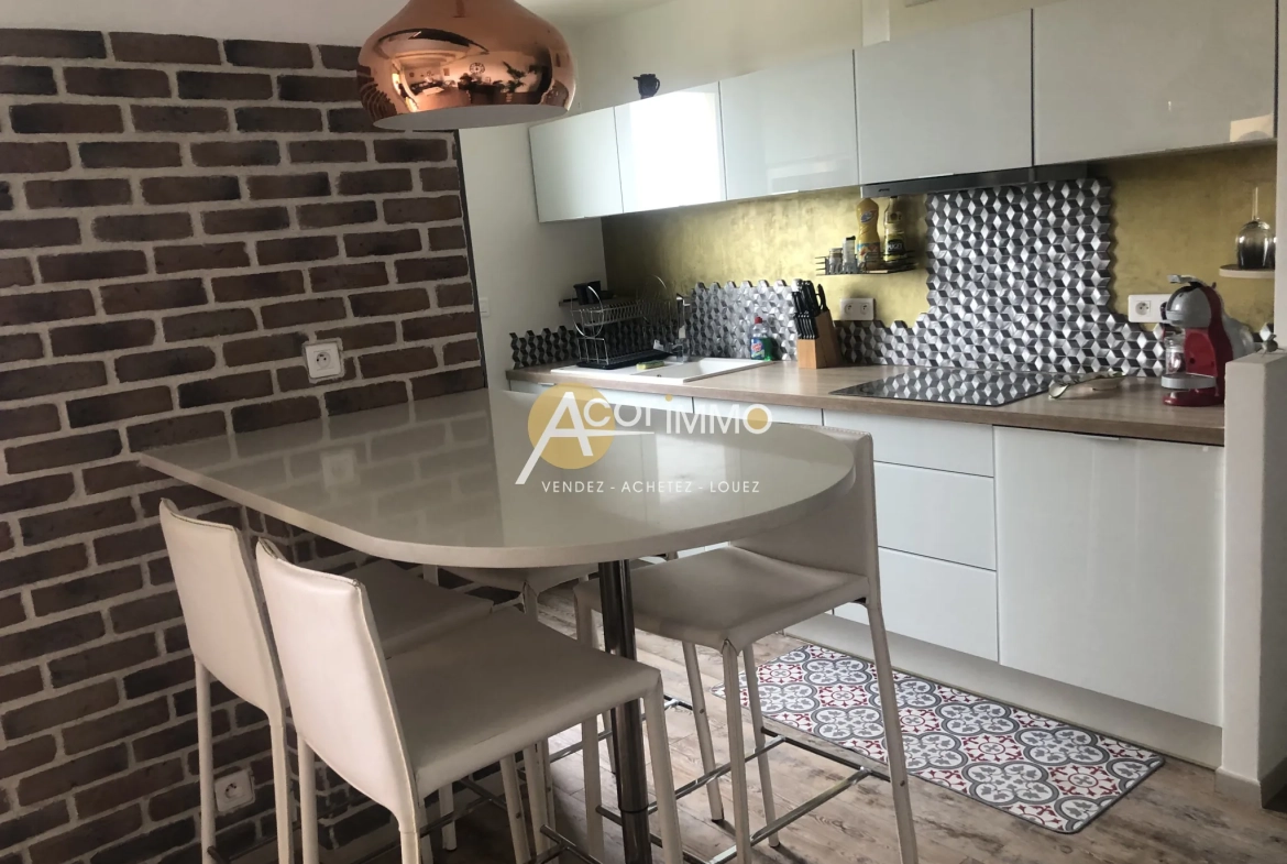 Appartement lumineux avec vue mer à La Seyne-sur-Mer, dernier étage, terrasse, parking et cave 