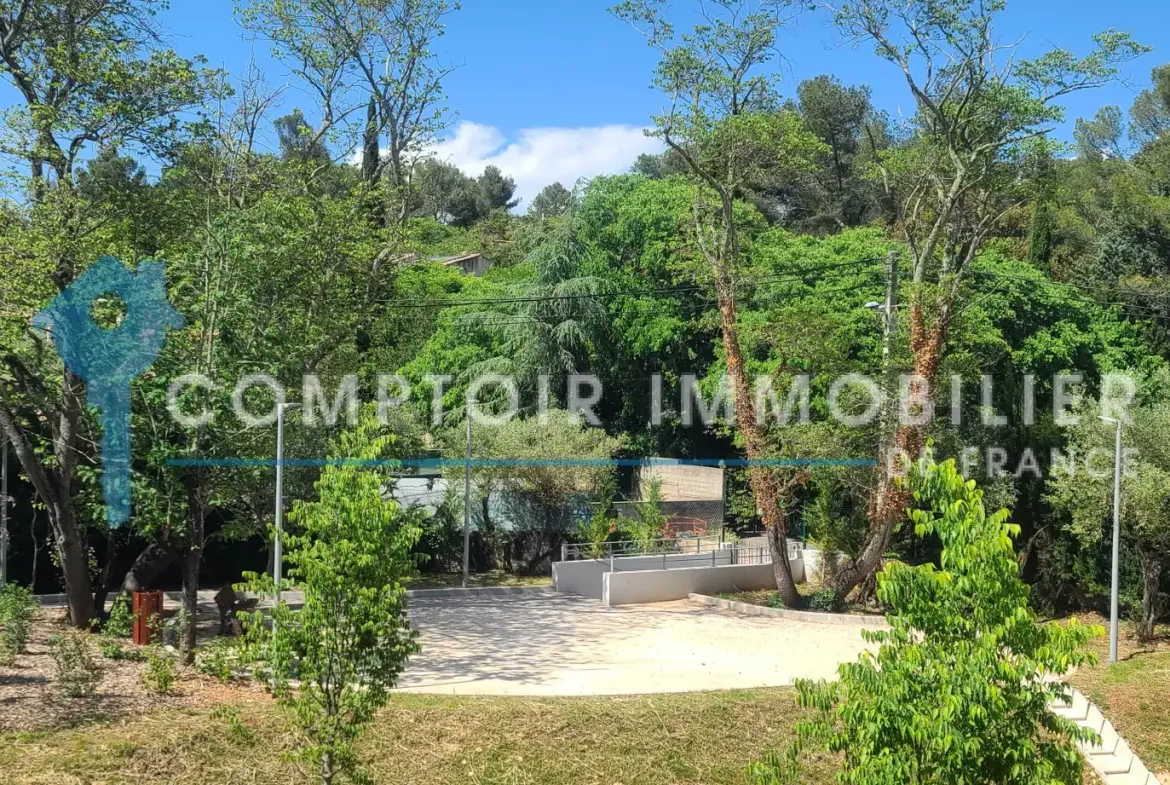 Appartement T3 lumineux avec terrasse et jardin privé à Nîmes 
