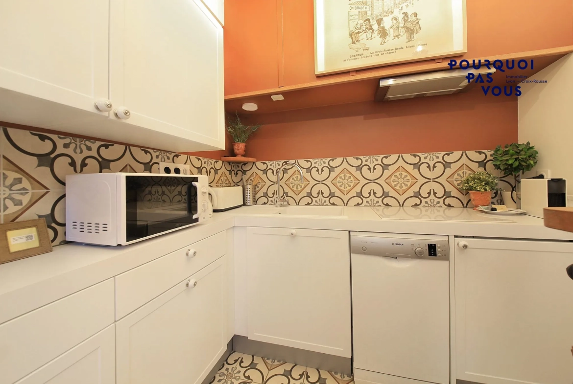 Appartement rénové avec terrasse privative à Lyon – Opportunité unique 