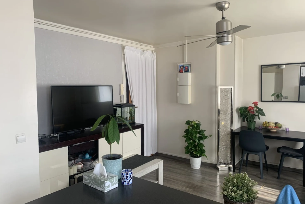 Appartement 2 pièces lumineux à Courbevoie avec cave et ascenseur 