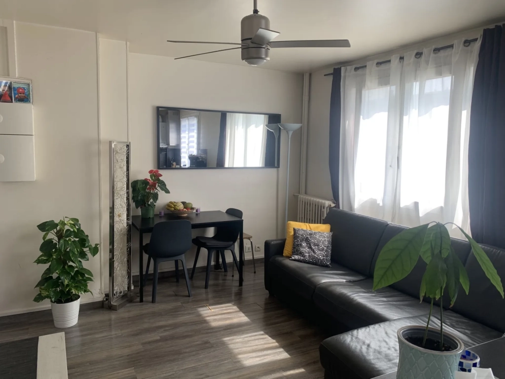 Appartement 2 pièces lumineux à Courbevoie avec cave et ascenseur