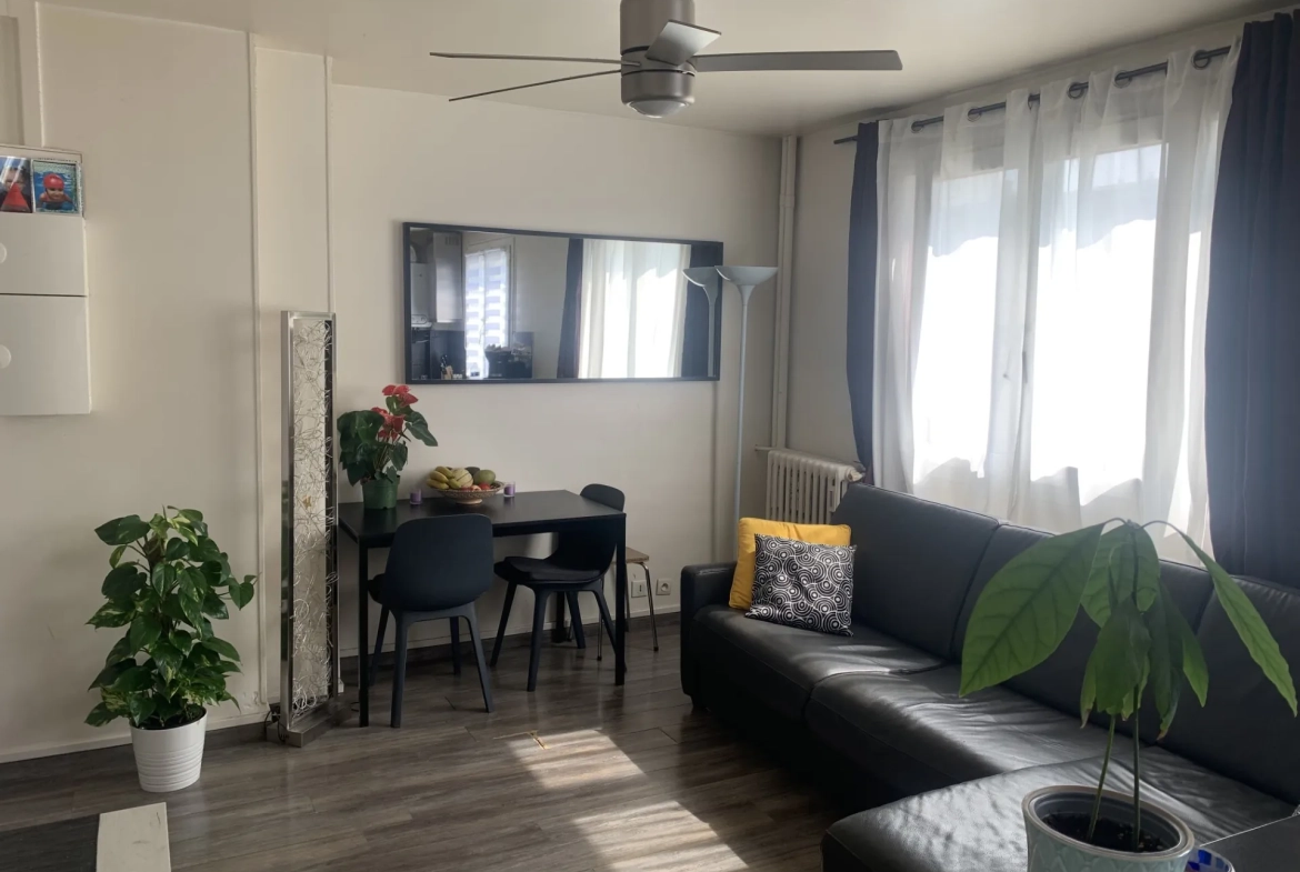 Appartement 2 pièces lumineux à Courbevoie avec cave et ascenseur 