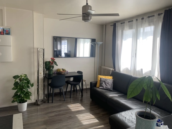 Appartement 2 pièces lumineux à Courbevoie avec cave et ascenseur
