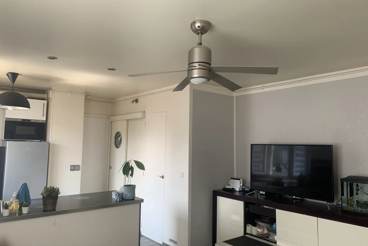 Appartement 2 pièces lumineux à Courbevoie avec cave et ascenseur 