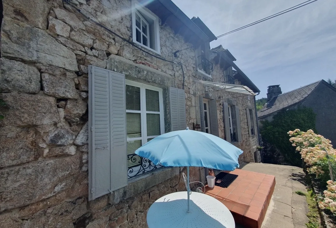 Charmant cottage en Xaintrie avec jardin et vue campagne à Saint-Julien-aux-Bois 