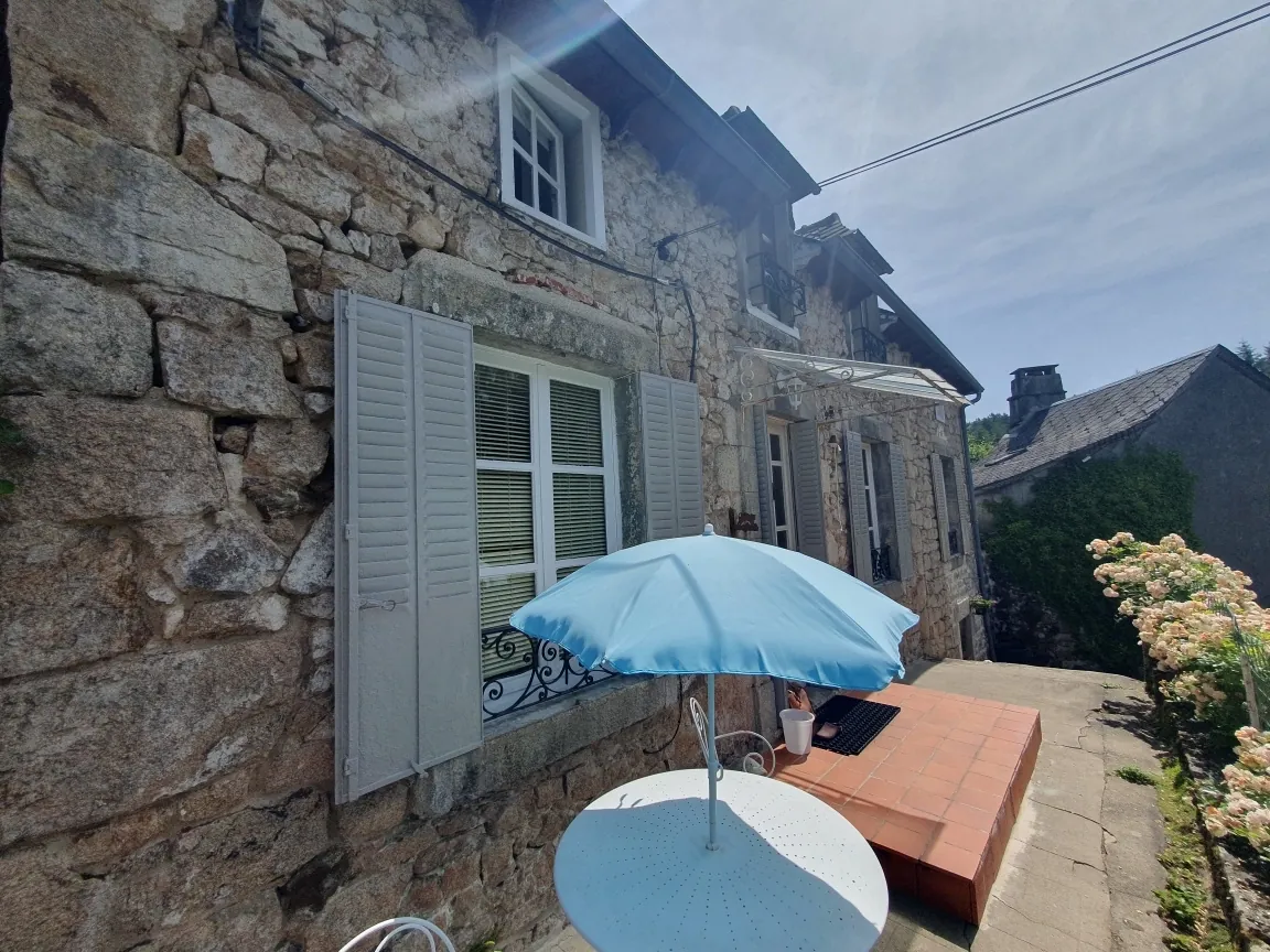 Charmant cottage en Xaintrie avec jardin et vue campagne à Saint-Julien-aux-Bois 